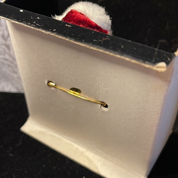 Avon /1995 Victorian Santa Pin Ornament NIB (box has tear) Pin - Picture 4 of 6